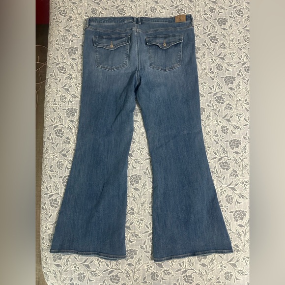 American Eagle Low Rise Flare Leg Jeans - Picture 2 of 2